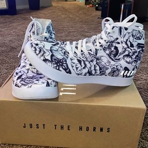 Nobull Canvas hightop trainers